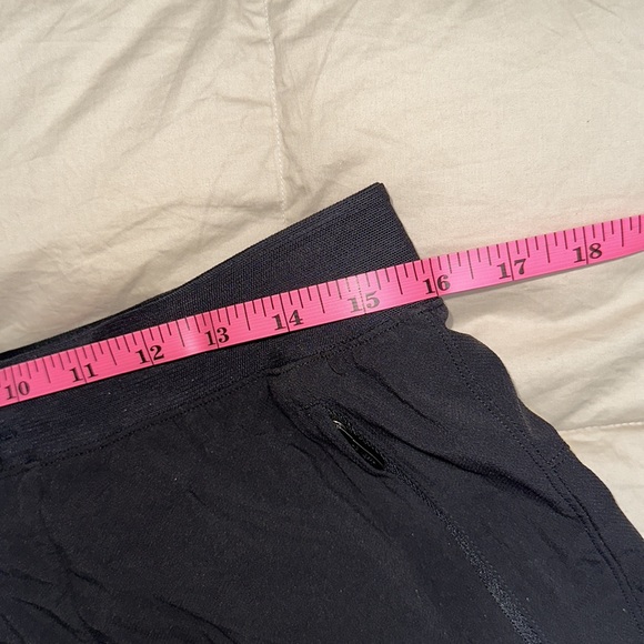 Lululemon black shorts Large zipper side and back pockets - Picture 6 of 6